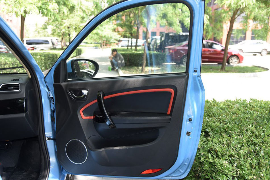 2017款 D2S 座椅空间