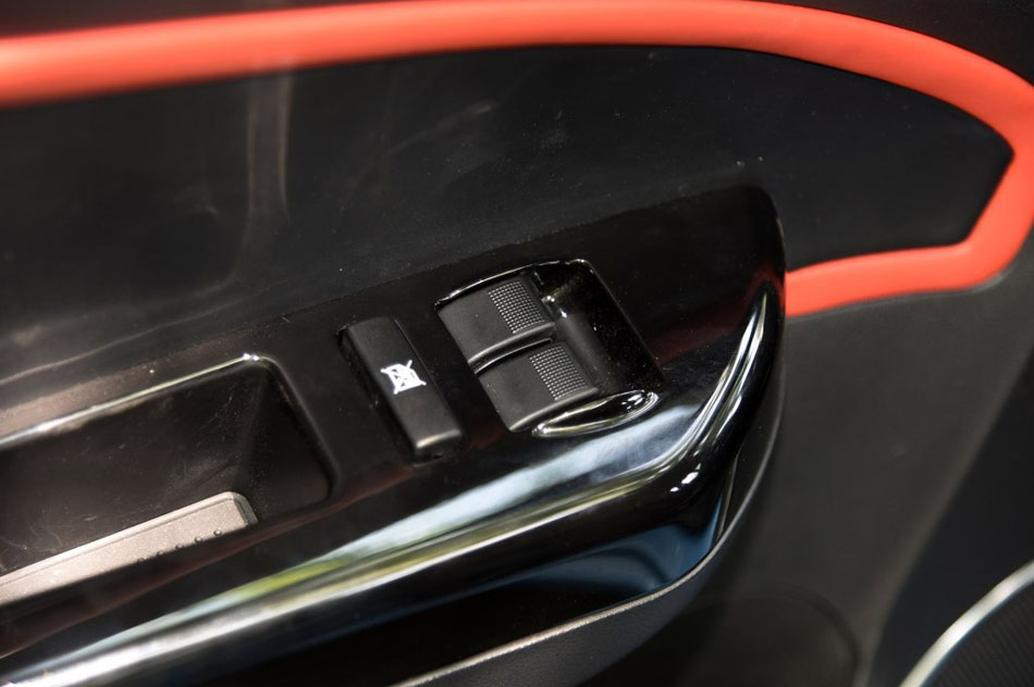 2017款 D2S 座椅空间