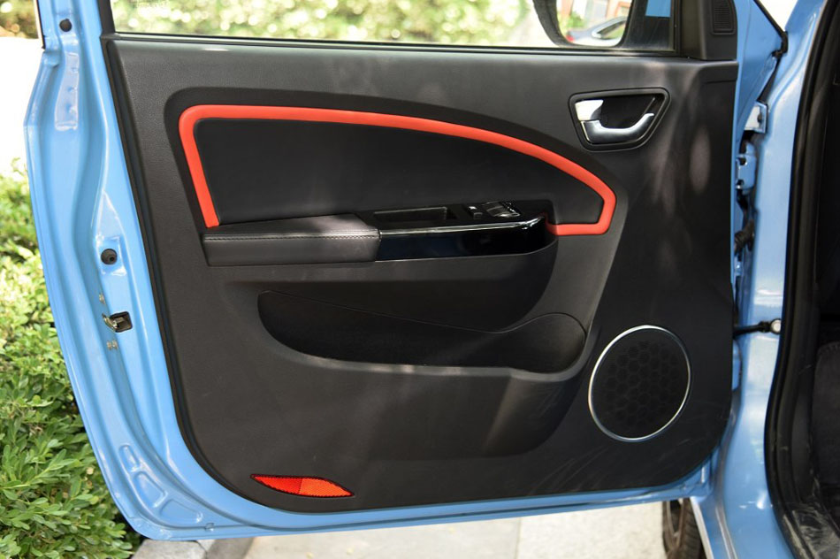 2017款 D2S 座椅空间