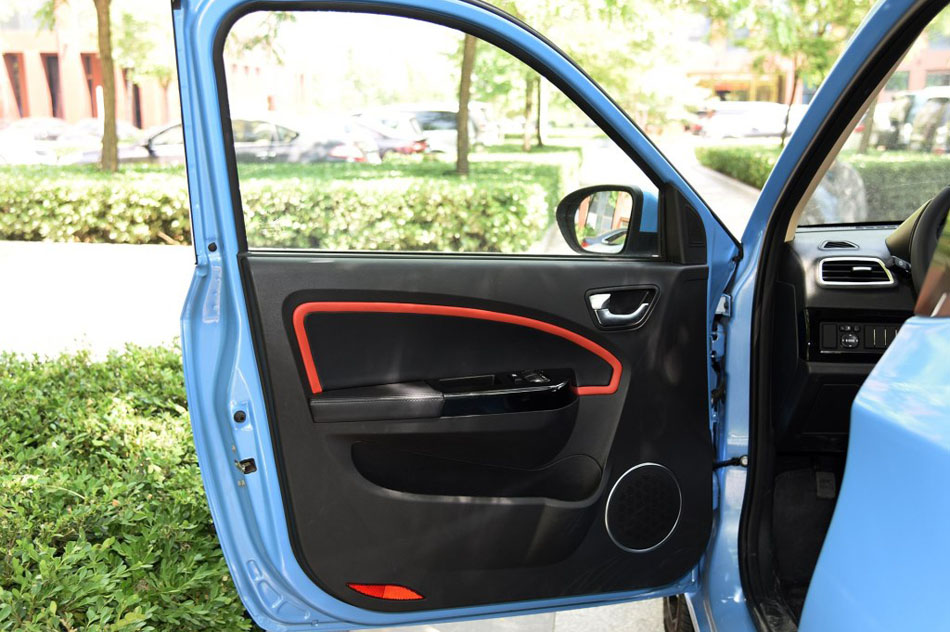 2017款 D2S 座椅空间