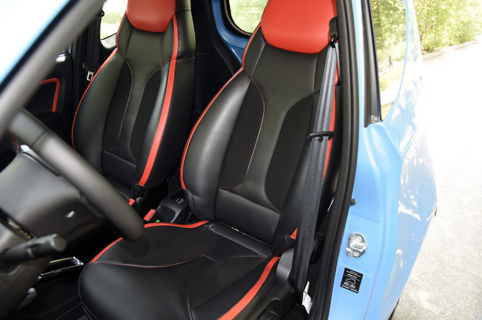 2017款 D2S 座椅空间