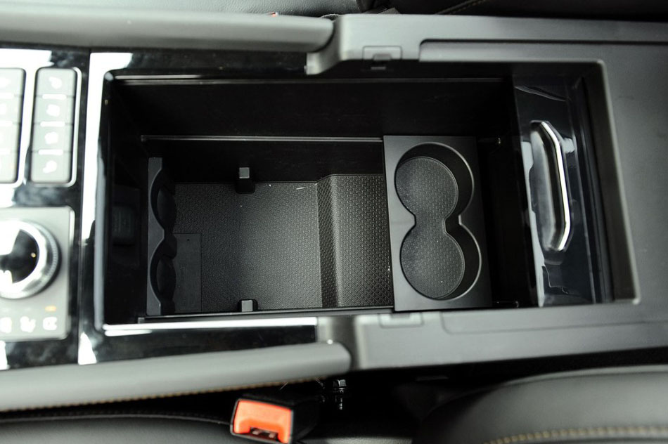 2017款 320T 四驱至尊版 座椅空间