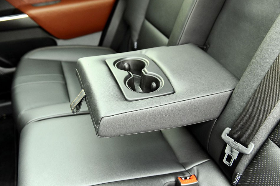 2017款 320T 四驱至尊版 座椅空间