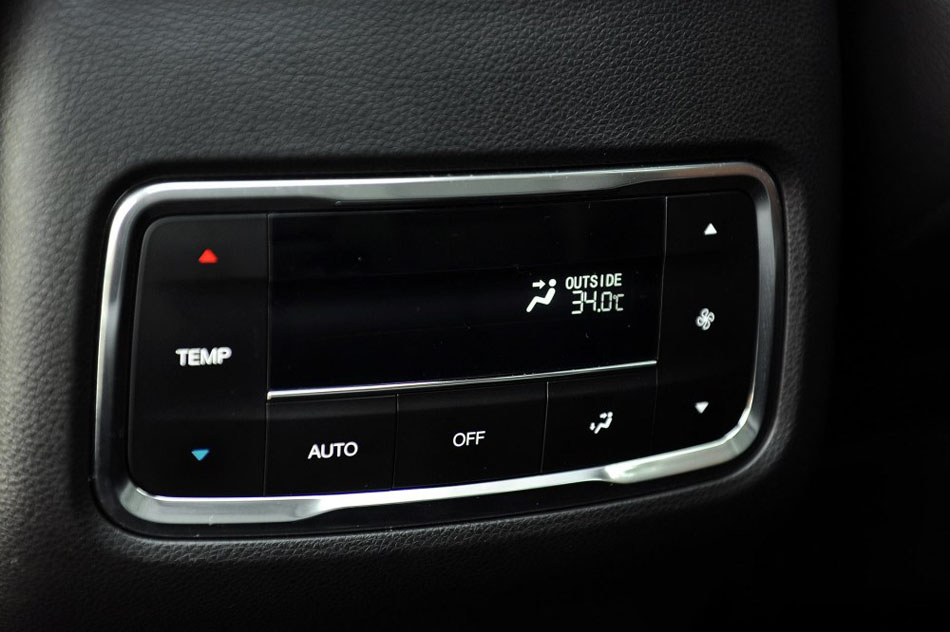 2017款 320T 四驱至尊版 座椅空间