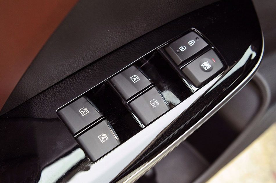 2017款 320T 四驱至尊版 座椅空间