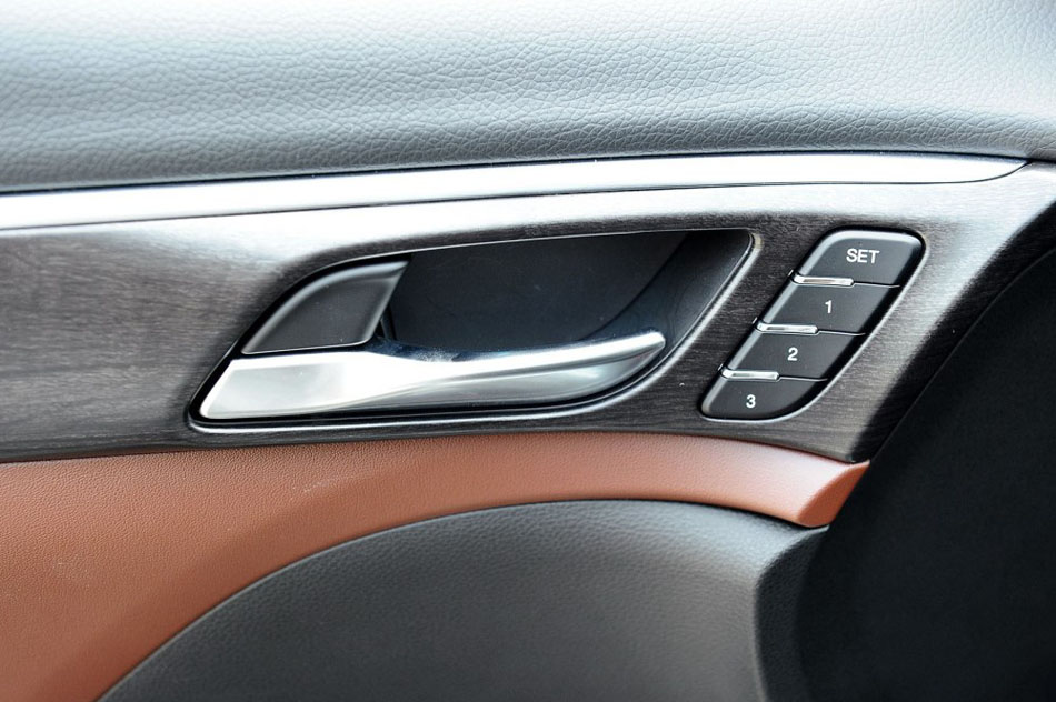 2017款 320T 四驱至尊版 座椅空间