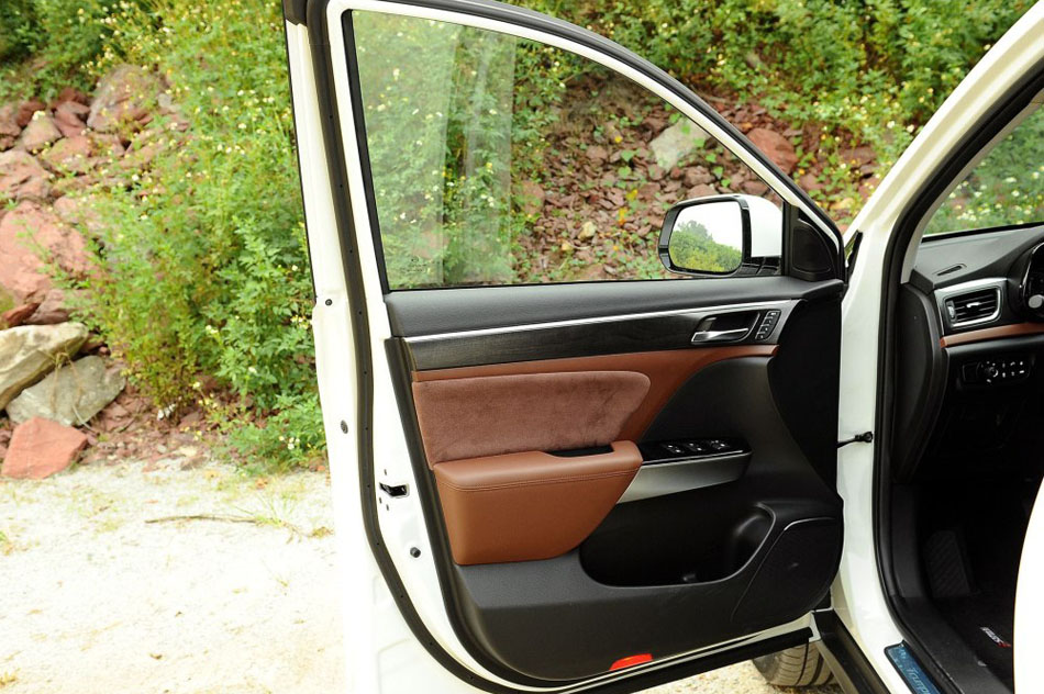 2017款 320T 四驱至尊版 座椅空间