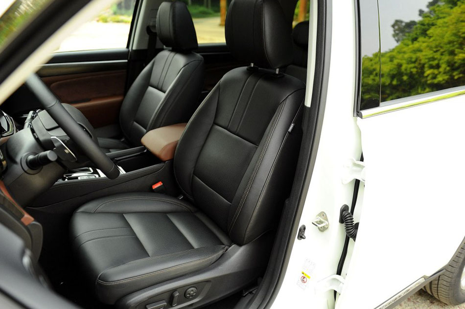 2017款 320T 四驱至尊版 座椅空间