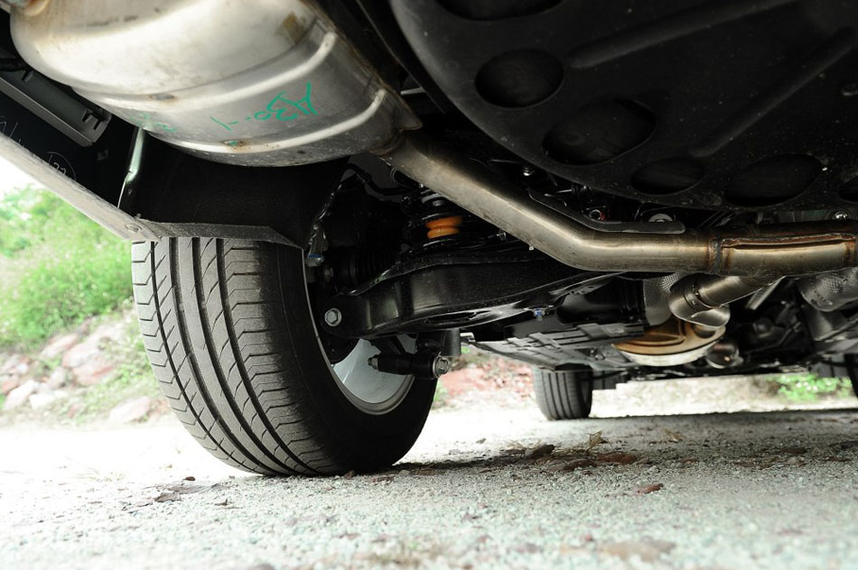 2017款 320T 四驱至尊版 引擎底盘