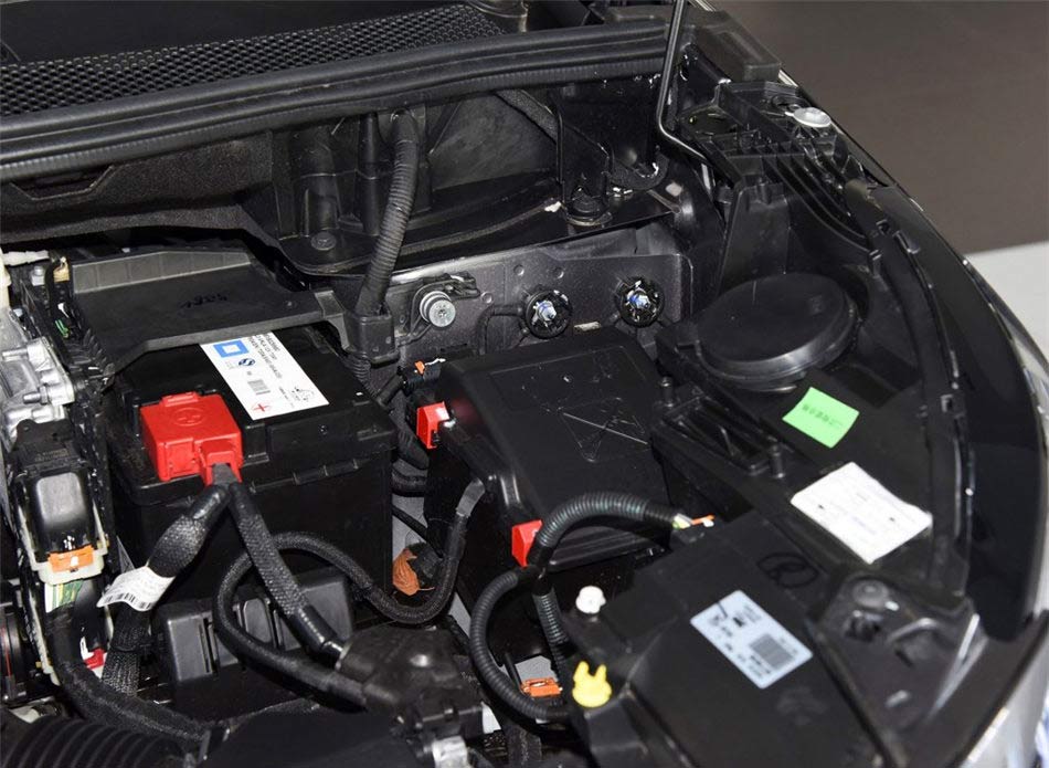 标致4008  2017款 380THP 豪华版 引擎底盘