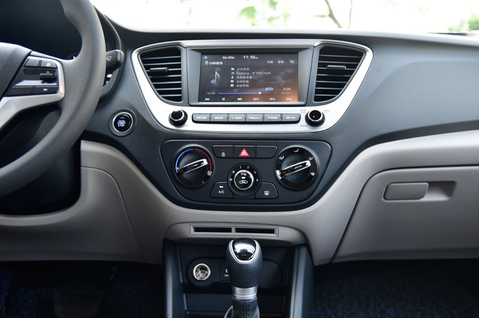 2016款 1.4L 自动精英版TOP 内饰