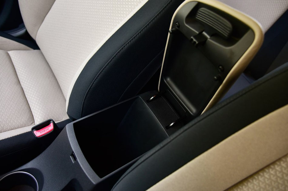 2016款 1.4L 自动精英版TOP 座椅空间