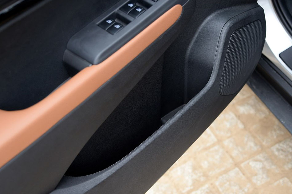 2016款 2.0L 自动旗舰版 座椅空间