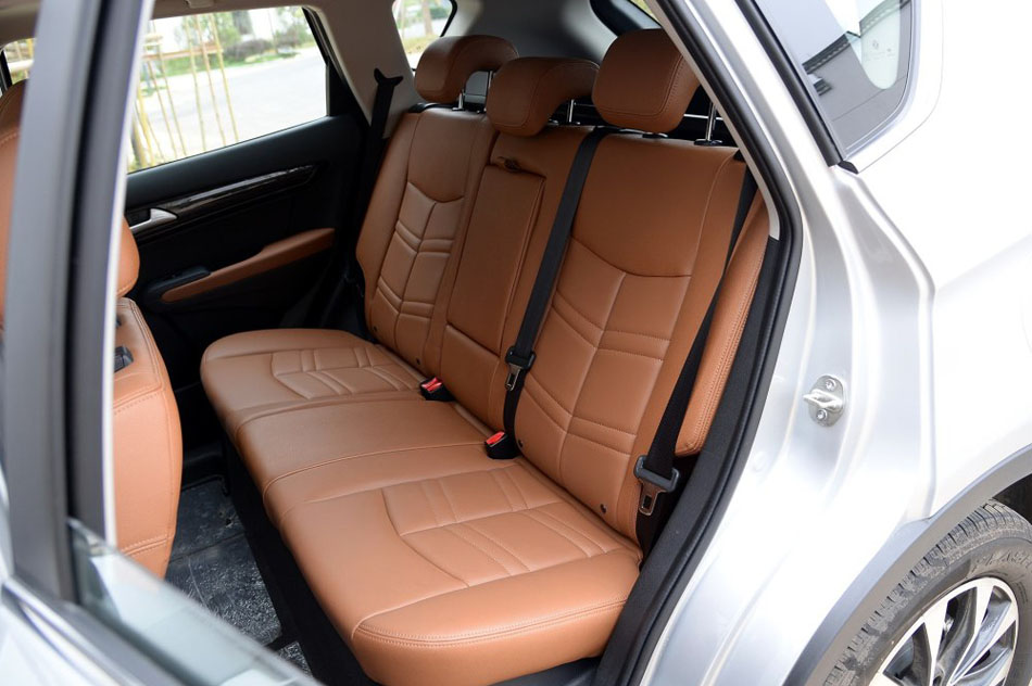 2016款 2.0L 自动旗舰版 座椅空间