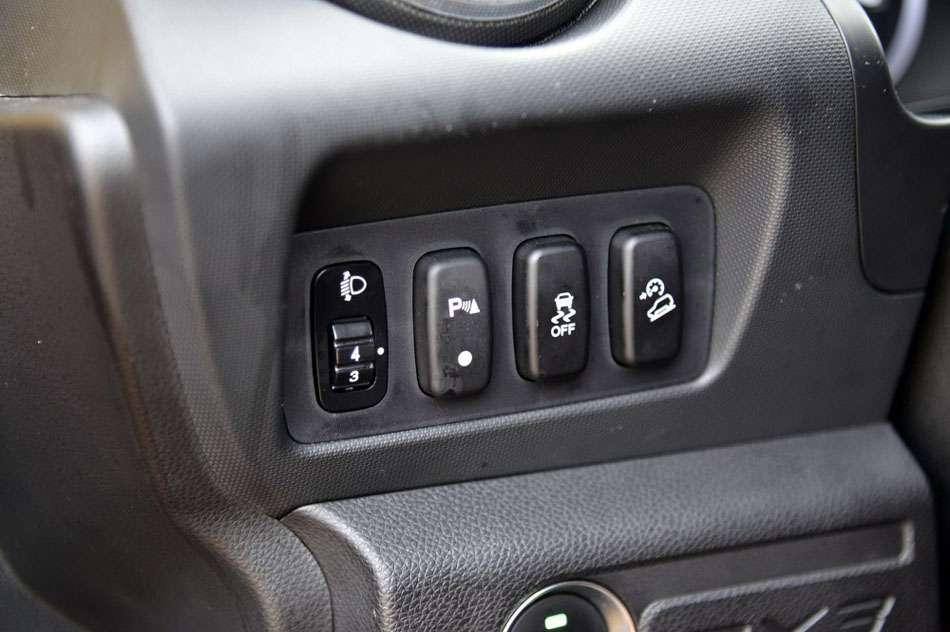 2016款 1.5L 手动劲彩版 内饰