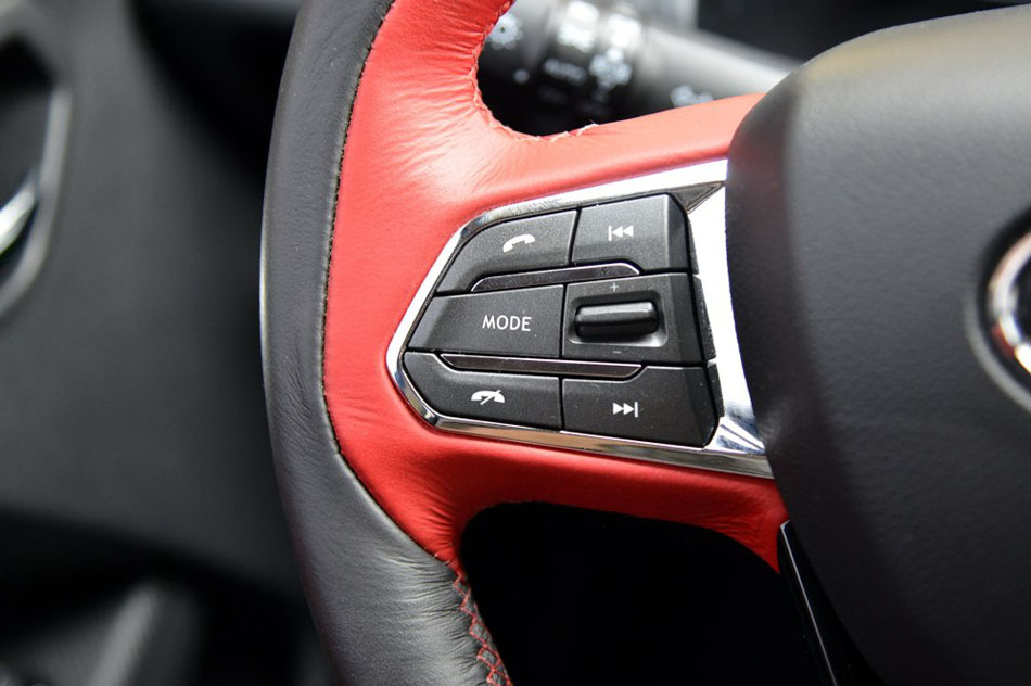 2016款 1.5L 手动劲彩版 内饰