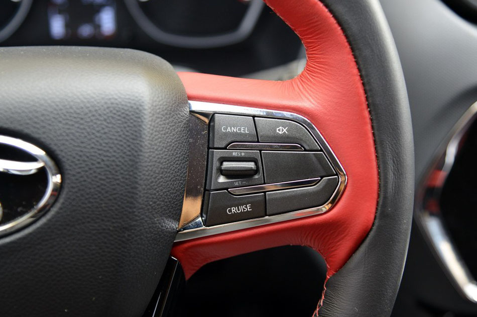 2016款 1.5L 手动劲彩版 内饰