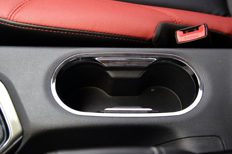 2016款 1.5L 手动劲彩版 内饰