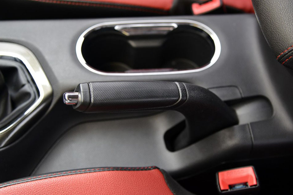 2016款 1.5L 手动劲彩版 内饰