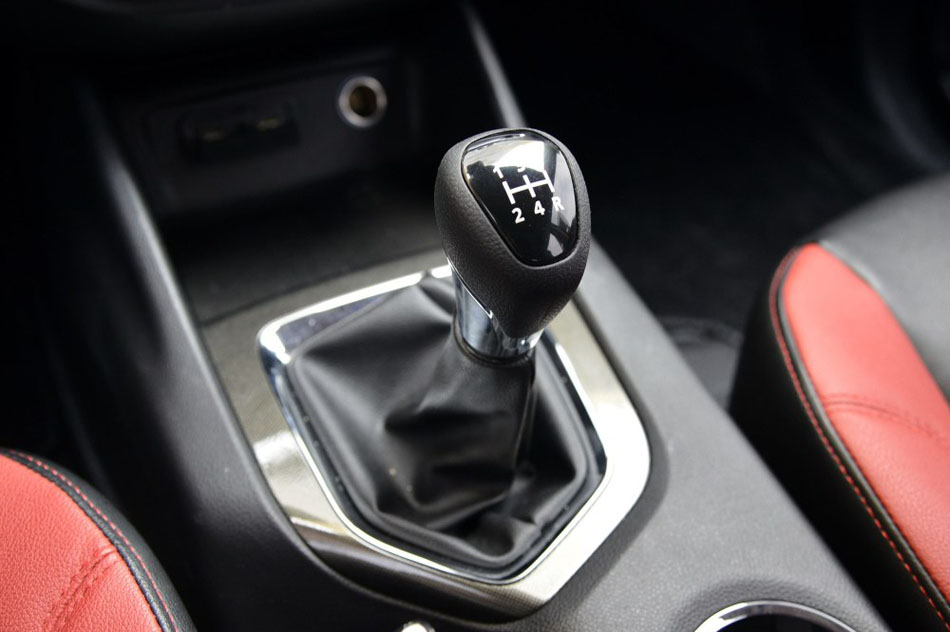 2016款 1.5L 手动劲彩版 内饰