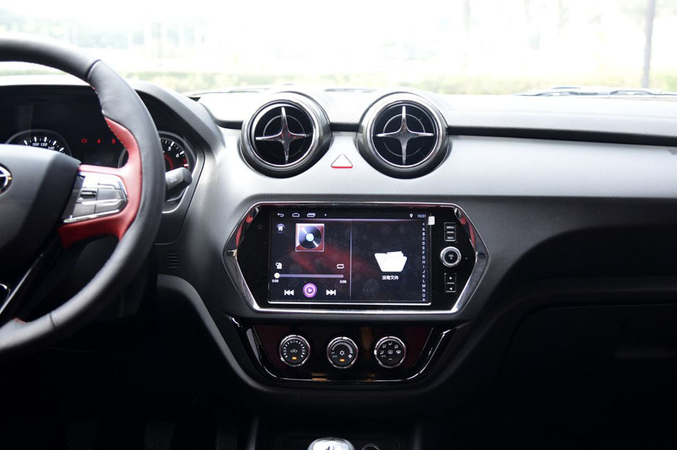 2016款 1.5L 手动劲彩版 内饰