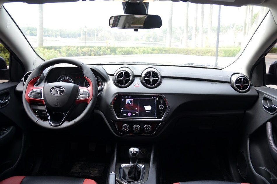 2016款 1.5L 手动劲彩版 内饰