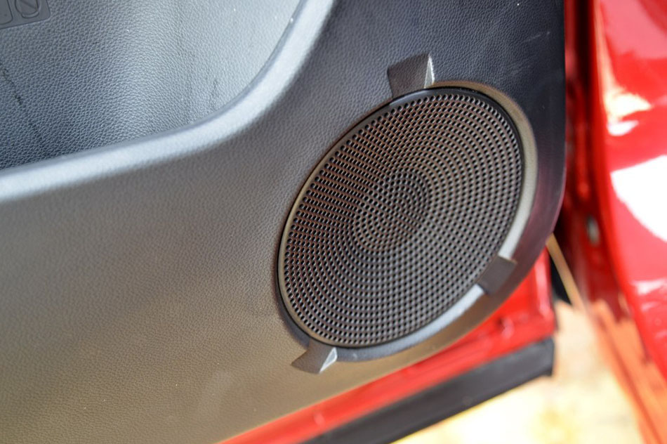 2016款 1.5L 手动劲彩版 座椅空间