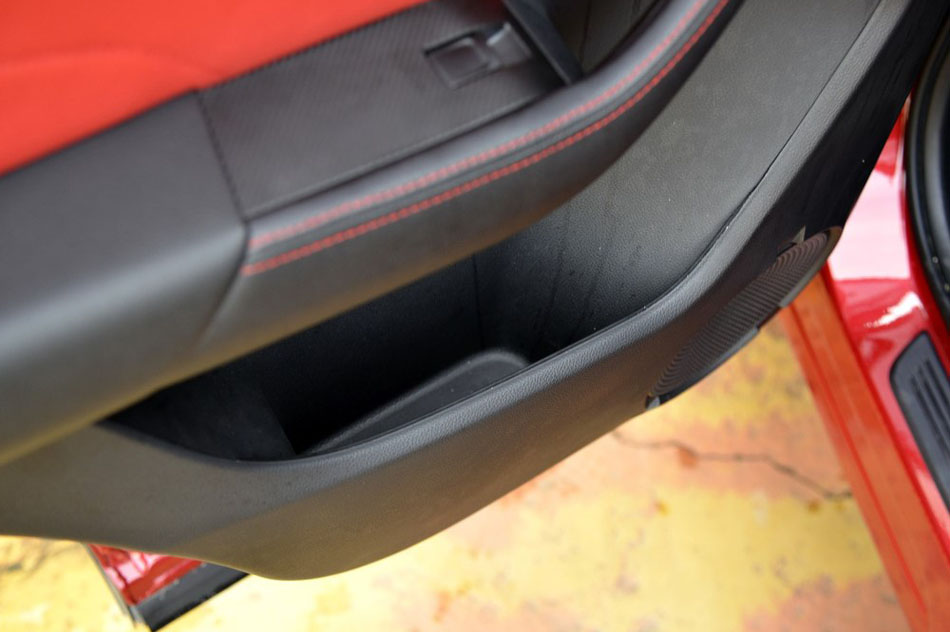 2016款 1.5L 手动劲彩版 座椅空间