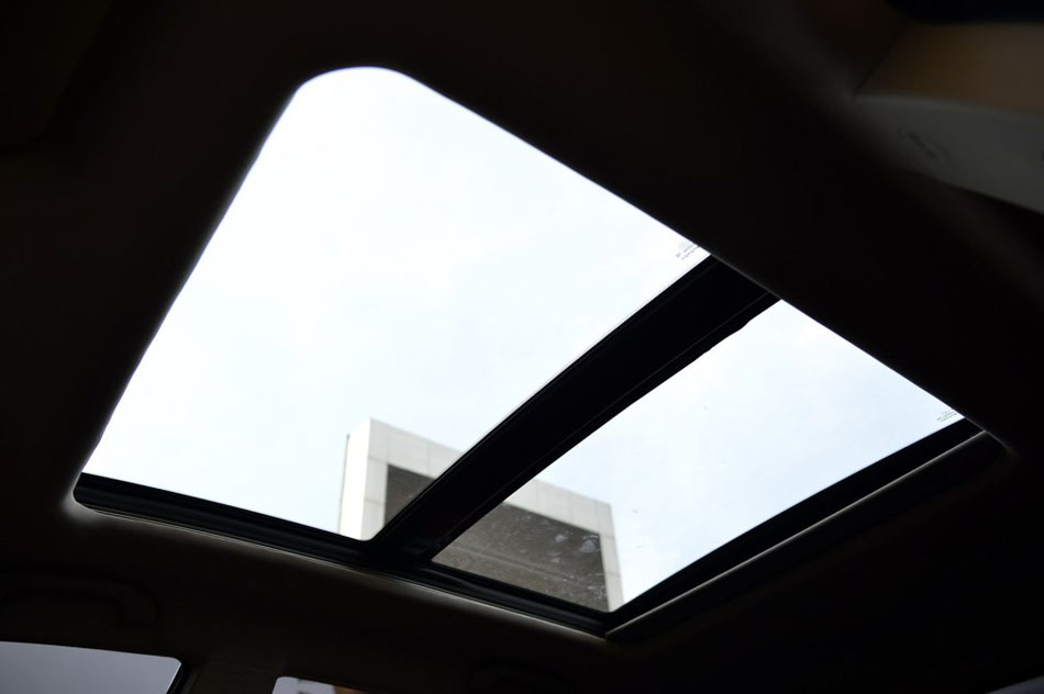 2016款 1.5L 手动劲彩版 座椅空间