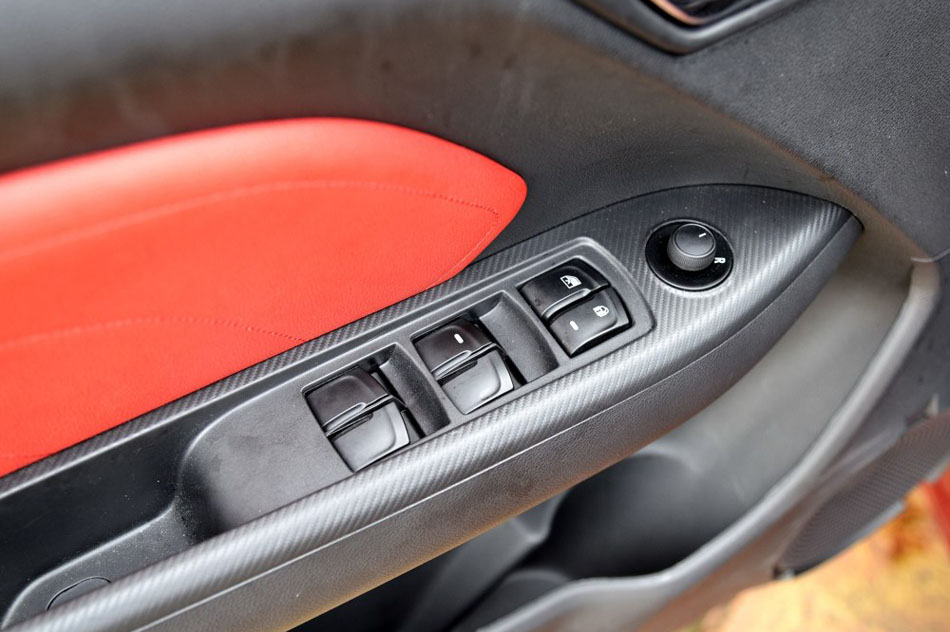 2016款 1.5L 手动劲彩版 座椅空间