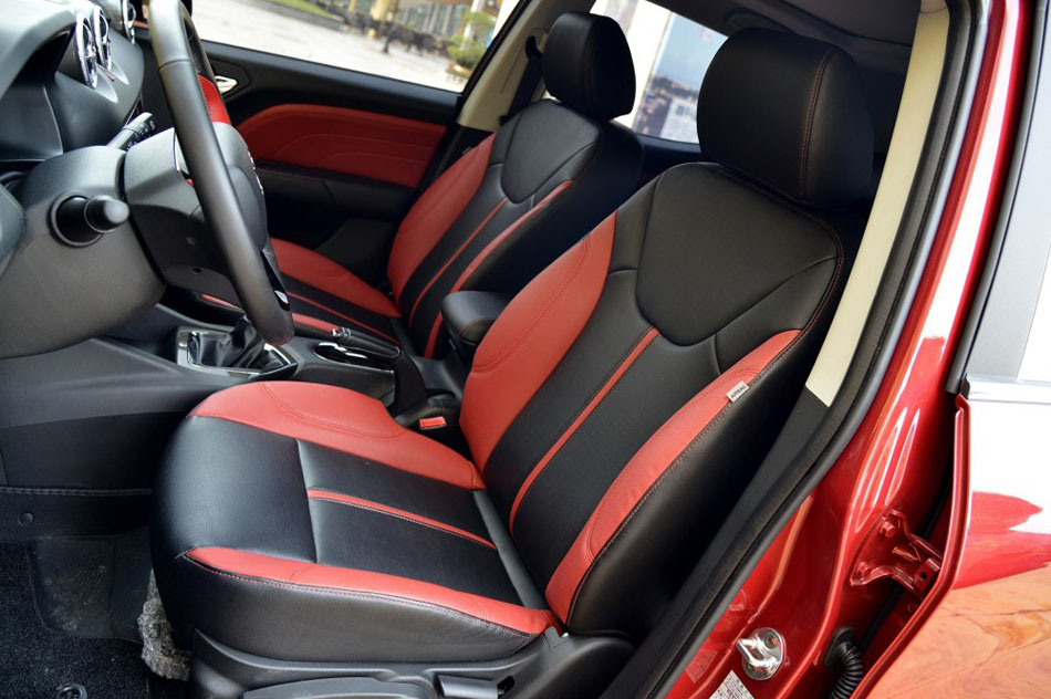 2016款 1.5L 手动劲彩版 座椅空间