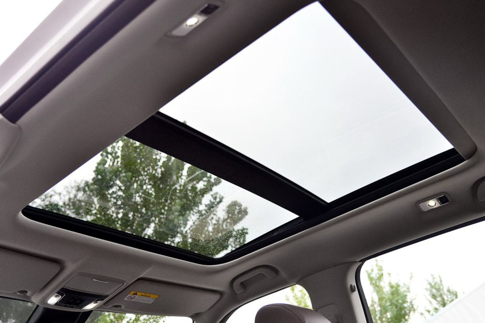 2017款 370TURBO 四驱至尊版 座椅空间