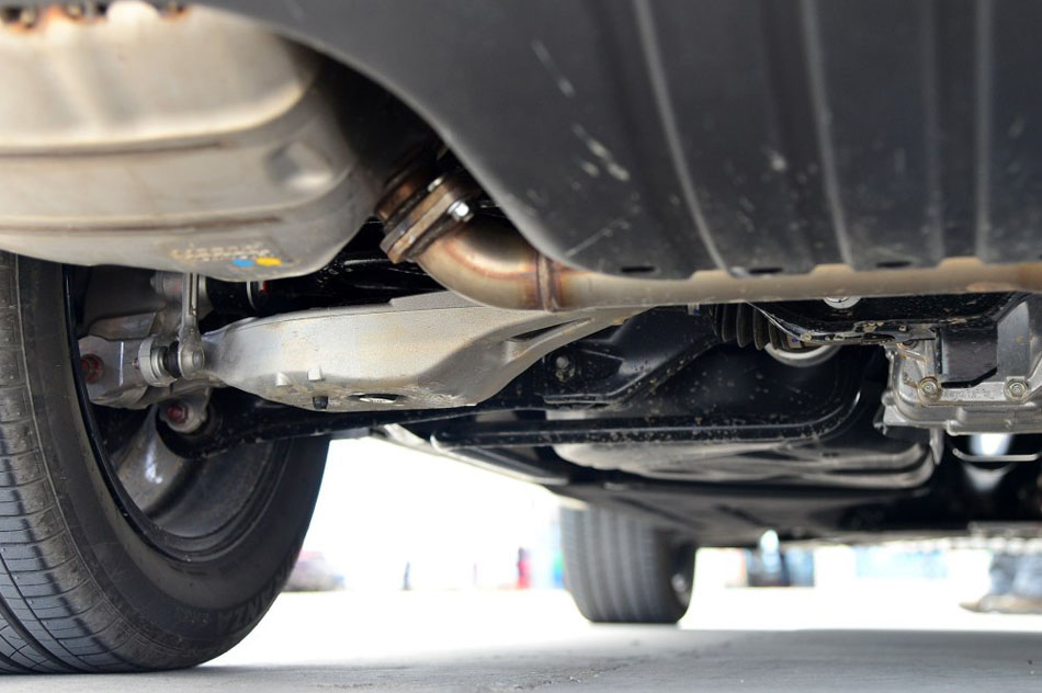 2017款 370TURBO 四驱至尊版 引擎底盘