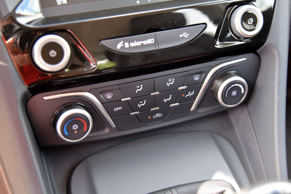 2017款 七座版 1.5T 手动适·享型 内饰