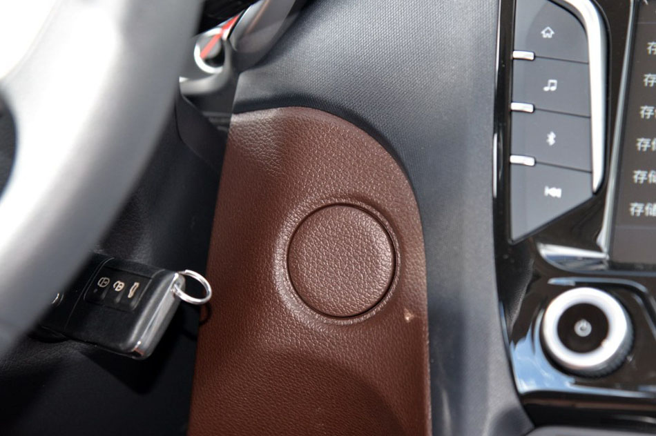 2017款 七座版 1.5T 手动适·享型 内饰