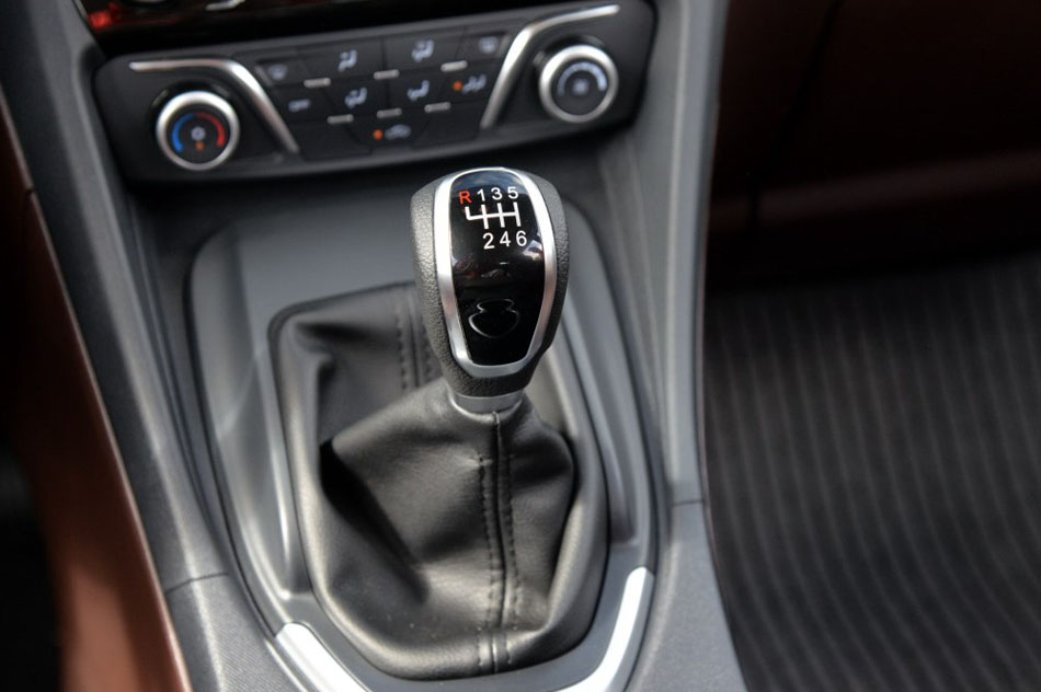 2017款 七座版 1.5T 手动适·享型 内饰