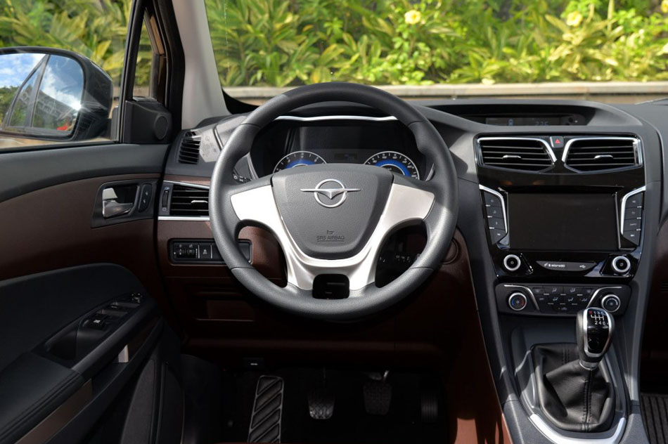 2017款 七座版 1.5T 手动适·享型 内饰