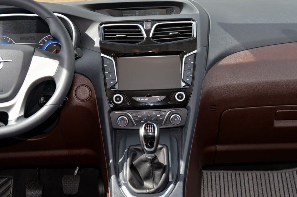 2017款 七座版 1.5T 手动适·享型 内饰