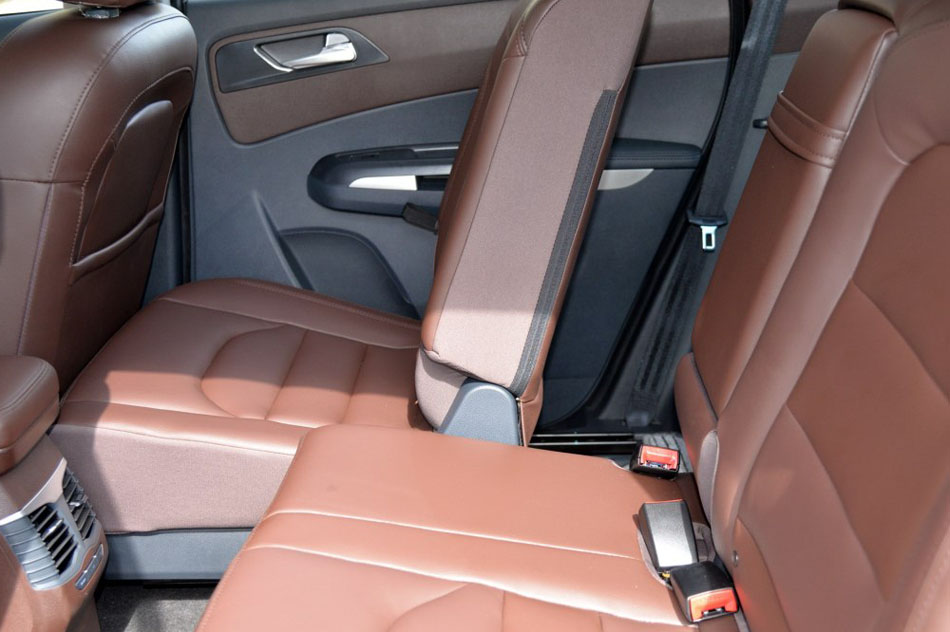 2017款 七座版 1.5T 手动适·享型 座椅空间