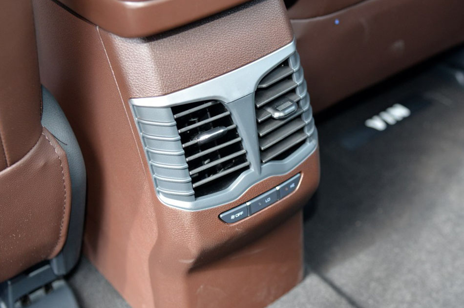 2017款 七座版 1.5T 手动适·享型 座椅空间