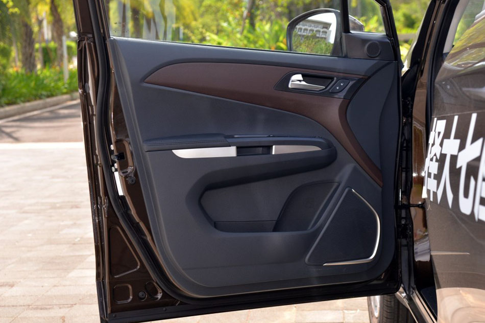 2017款 七座版 1.5T 手动适·享型 座椅空间