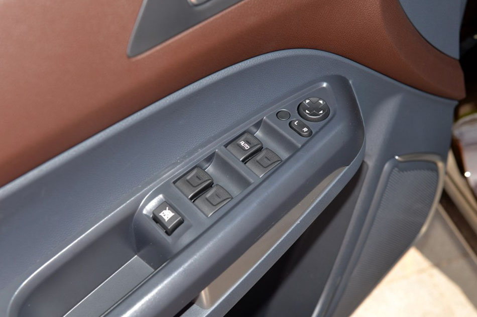 2017款 七座版 1.5T 手动适·享型 座椅空间