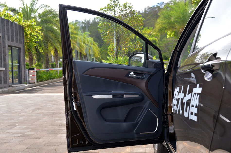 2017款 七座版 1.5T 手动适·享型 座椅空间