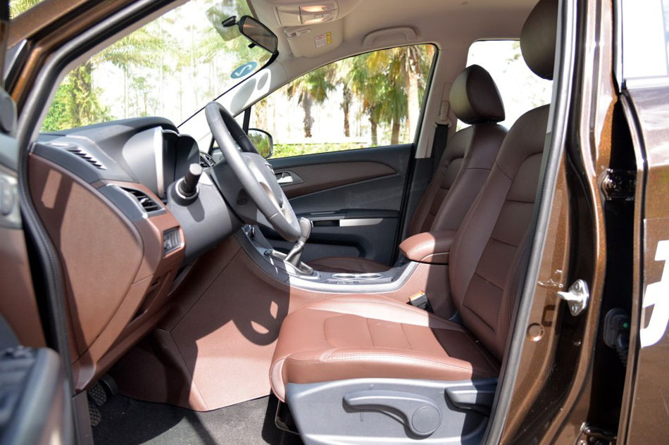 2017款 七座版 1.5T 手动适·享型 座椅空间