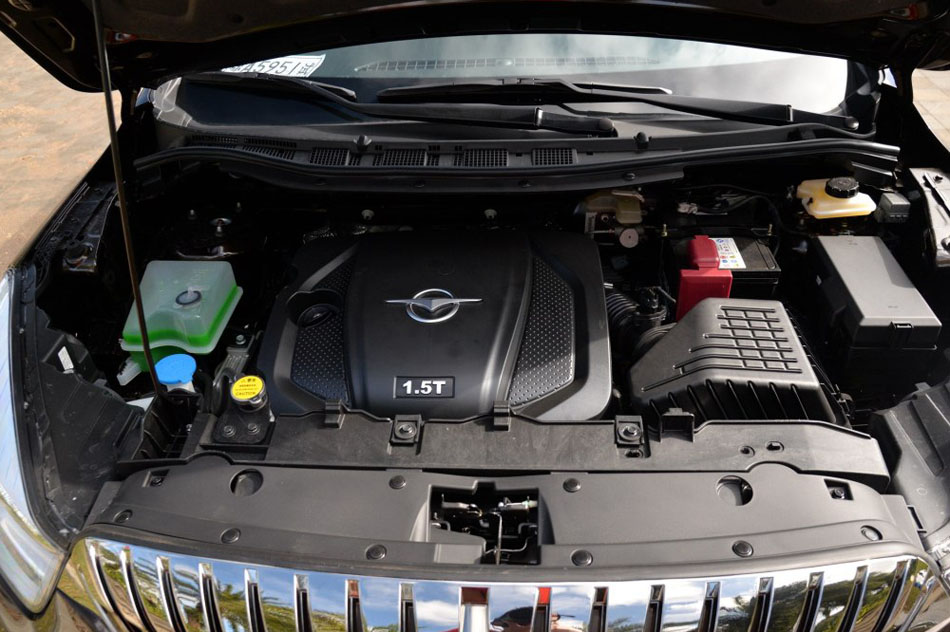 2017款 七座版 1.5T 手动适·享型 引擎底盘