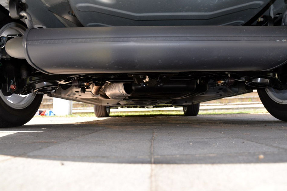 2017款 七座版 1.5T 手动适·享型 引擎底盘