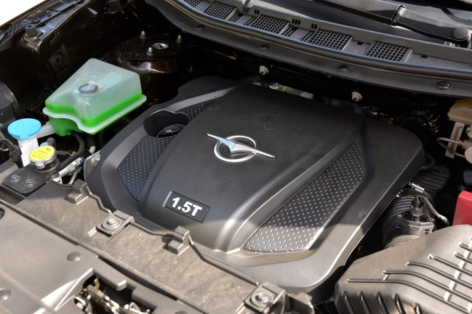 2017款 七座版 1.5T 手动适·享型 引擎底盘