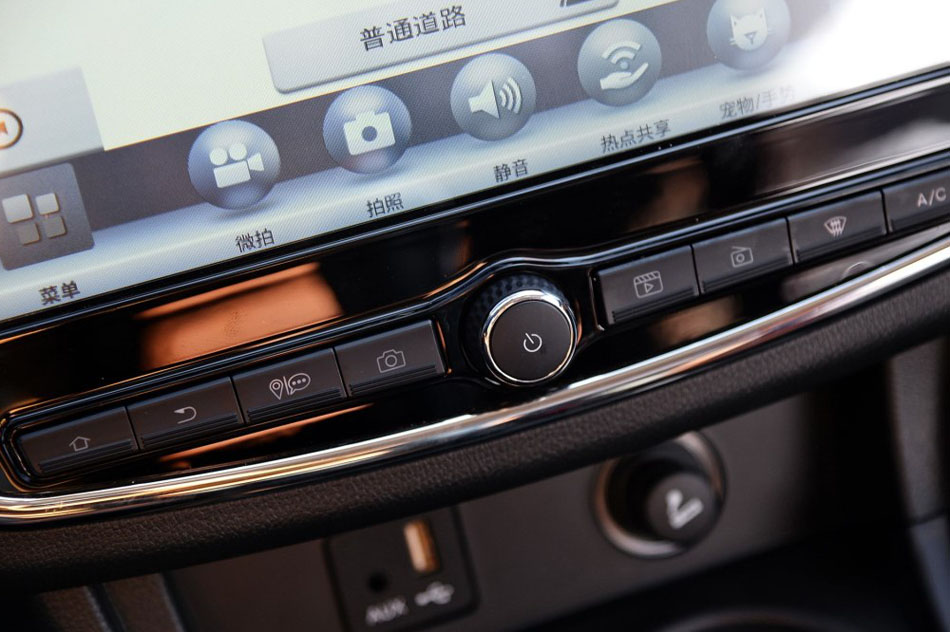 2016款 1.5L 手动互联网版 内饰