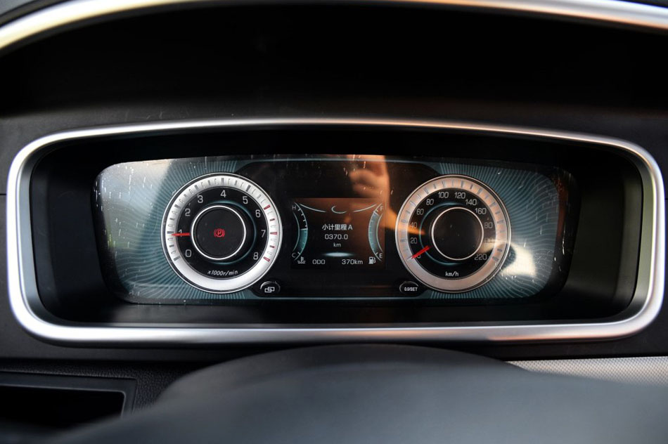 2016款 1.5L 手动互联网版 内饰