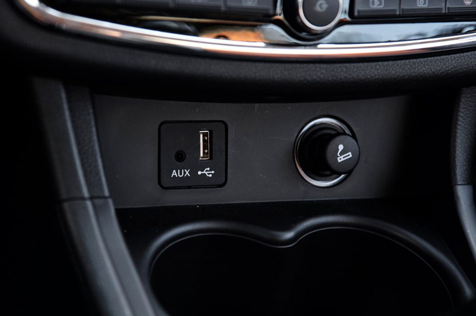 2016款 1.5L 手动互联网版 内饰